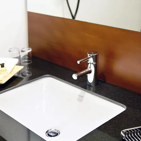 New Charlemagne Hotel