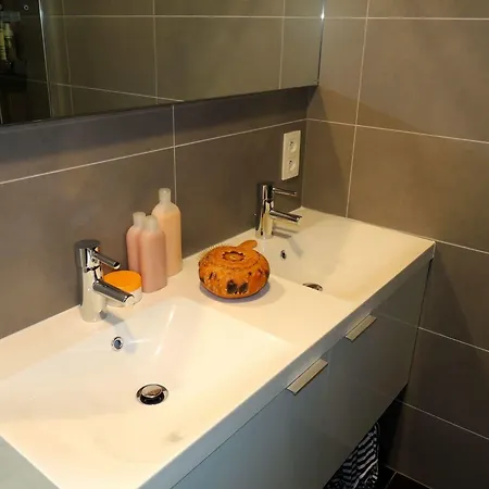 Chambon Suites Aparthotel 2*
