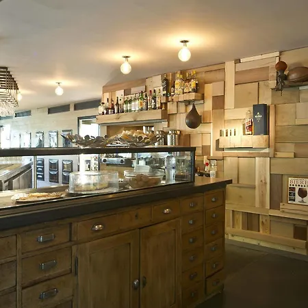 Des 3 Fontaines Hostel