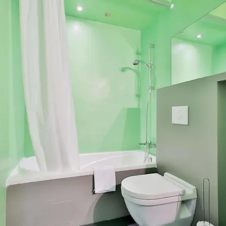 Apartment Chic Suisse Flat - Metro Louise *