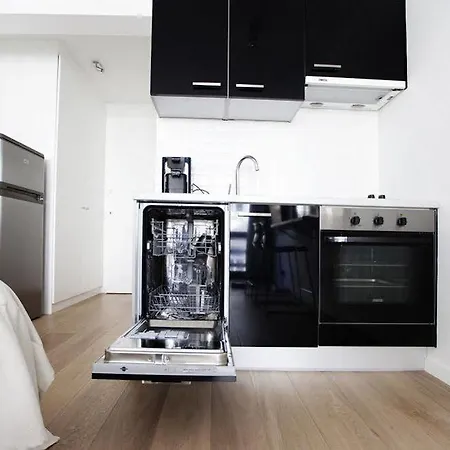 Chic Suisse Flat - Metro Louise Apartment