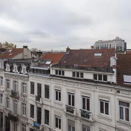 Apartment Chic Suisse Flat - Metro Louise *