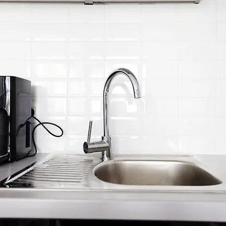 Chic Suisse Flat - Metro Louise Apartman *