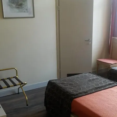 Queen Mary Hotel 3*