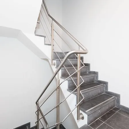 Louise Uptown House Apartment *