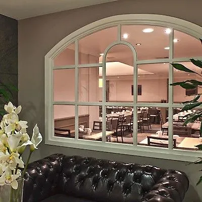 ホテル Nh カルフール ドゥ ルーロップ