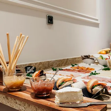 Catalonia Grand Place Hotel 4*