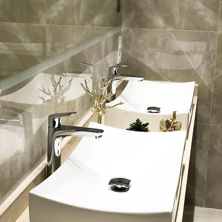 Luxury Charvet Bruxelles-midi بروكسل
