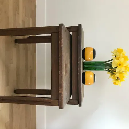 Апартаменты Unit 8 - Charming Loft Apt. Near Avenue Louise Free Parking