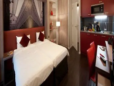 Adagio Grand Place 4*