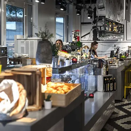 Radisson Red Brussels 4*