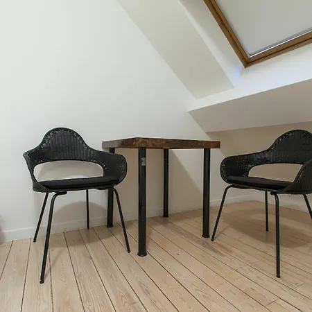 Stephanie Louise Appartement *