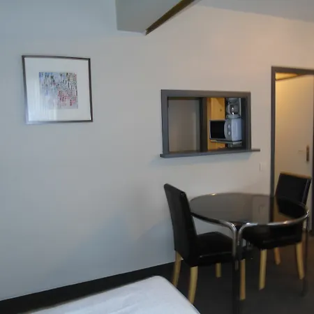 Wellington 3*