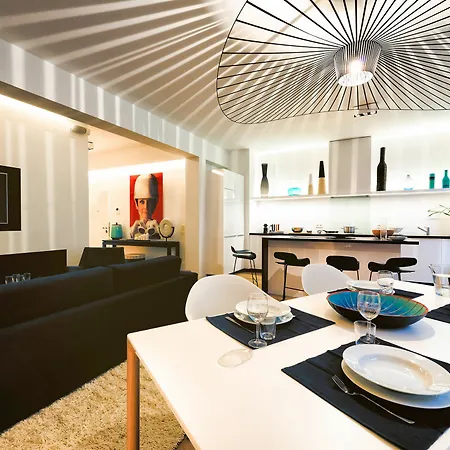 Charles - Grand Place Apartmanhotel 4*