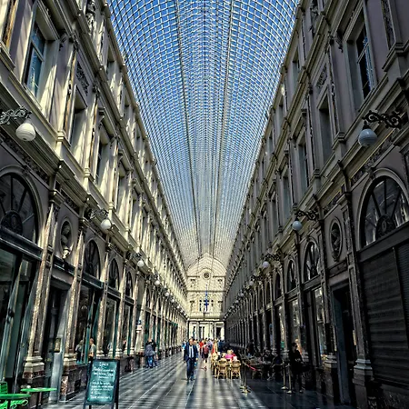 Charles Home - Grand Place Aparthotel