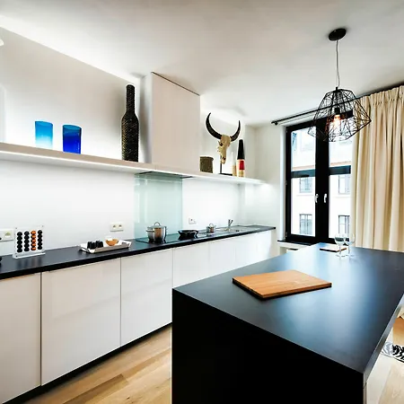 Charles Home - Grand Place Aparthotel