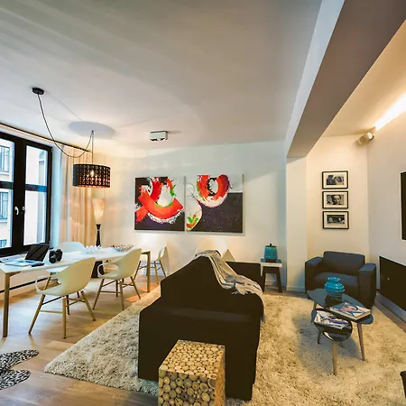 Charles Home - Grand Place Aparthotel