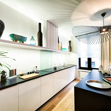 Charles Home - Grand Place Aparthotel