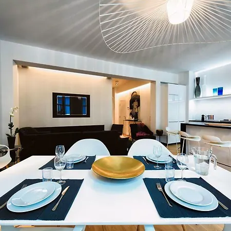 Charles - Grand Place Apartmanhotel 4*