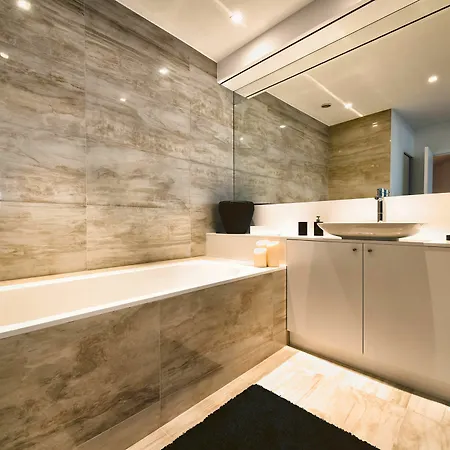 Charles Home - Grand Place Aparthotel 4*