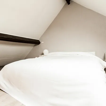 Schuman Square - Eu Apartman *