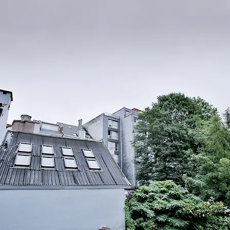 Chic Suisse Flat - Metro Louise *