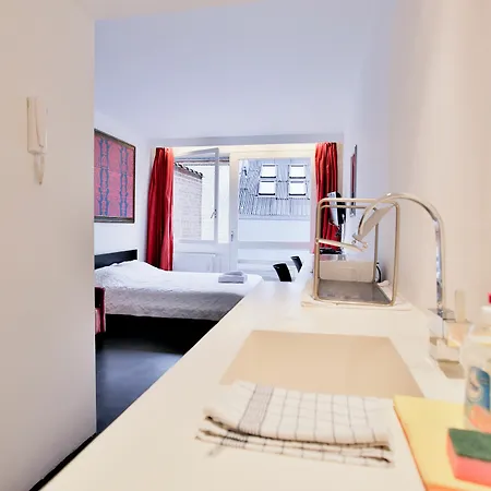 Chic Suisse Flat - Metro Louise * Brussels