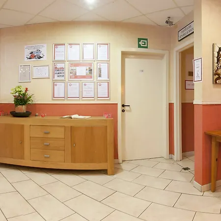 布鲁塞尔公寓花园酒店