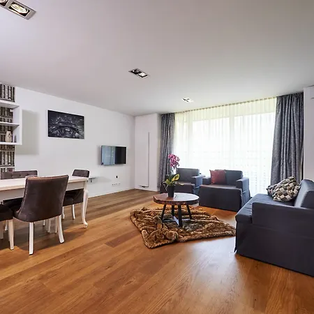 Appartement Regent 55 *
