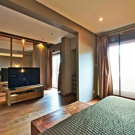With 2 Bedrooms In Uccle, With Enclosed Garden And Wifi Apartman Brüsszel