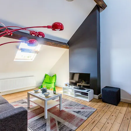 Urban Eu Aparthotel 2*