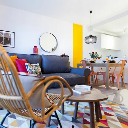 Sweet -eu Commission Apartment