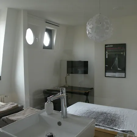 Living In Brûsel, Urban