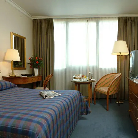 Crowne Plaza Europa 4*