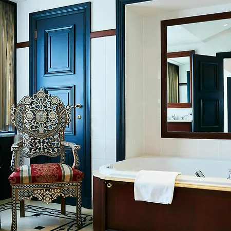 Barsey By Warwick Hotel 4*