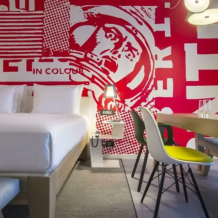 Radisson Red Hotel
