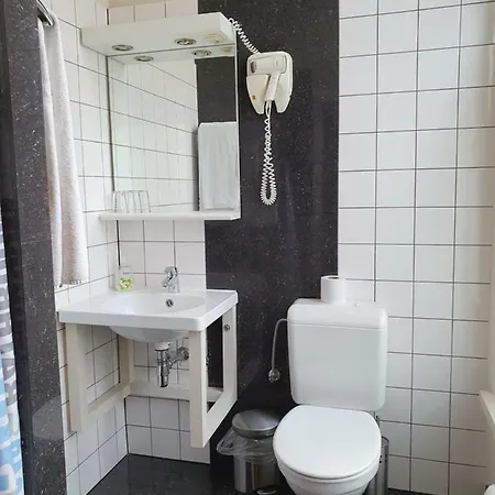 Queen Mary Hotel 3*