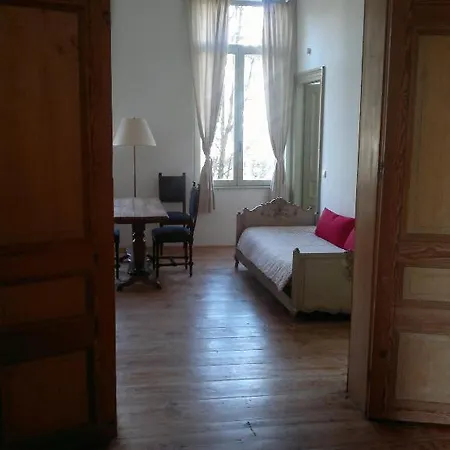 Hotel La Roulotte De Marguerite 5*