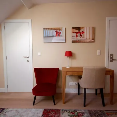 Bed & Breakfast Hooome 3*