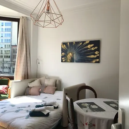 Sainte Catherine Art Deco Apartment Brussels