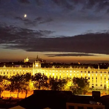 Romantics In Sky Πανσιόν
