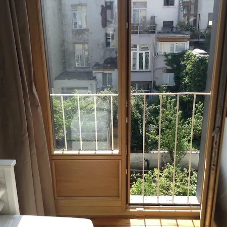 Art Nouveau Floral Apartman