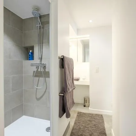 1bd With Garden Brugmann Area Bruksela