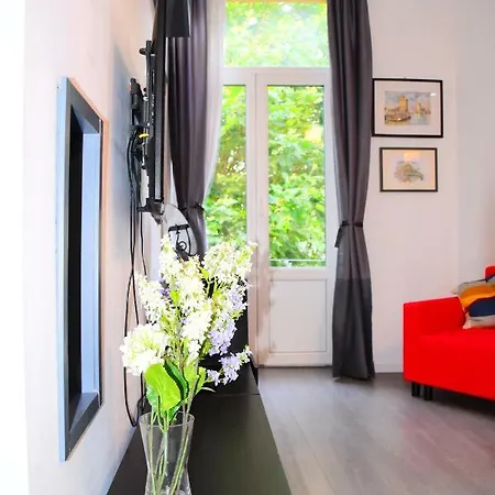 Apartment Centre *