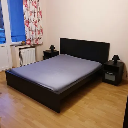 1er Erasme Apartman *