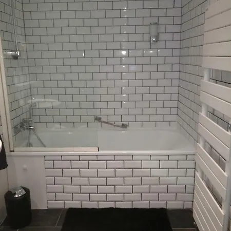 Bright Contemporary Flat In The Heart Of ! *