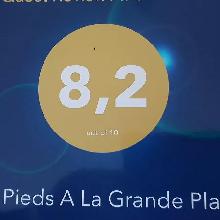 Les Pieds A La Grande Place *