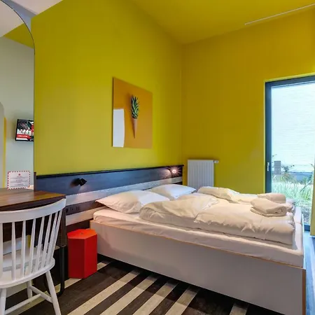 Hotel Meininger Gare Du Midi 3*