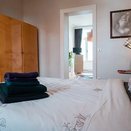 Place Jourdan 3* ブリュッセル