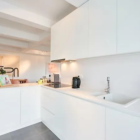 Bright & Modern - Minutes Away From Grand Place Apartman